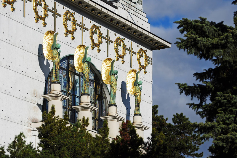 Kirche am Steinhof. Ангелы над входом. Kirche am Steinhof. Ангелы над входом.