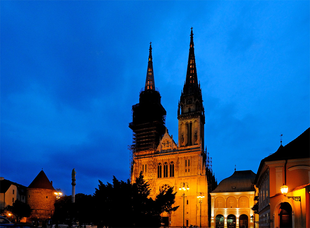 Ночной Загреб. Собор Вознесения Девы Марии. Night Zagreb.