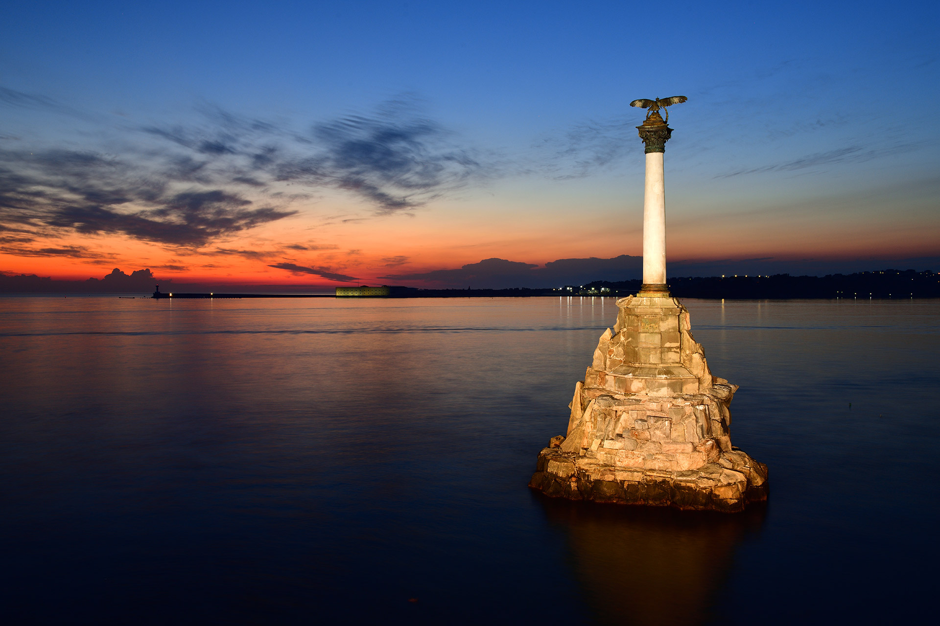 Памятник затопленным кораблям на закате. Севастополь. Monument to the Sunken Ships in Sevastopol at sunset. Crimea.