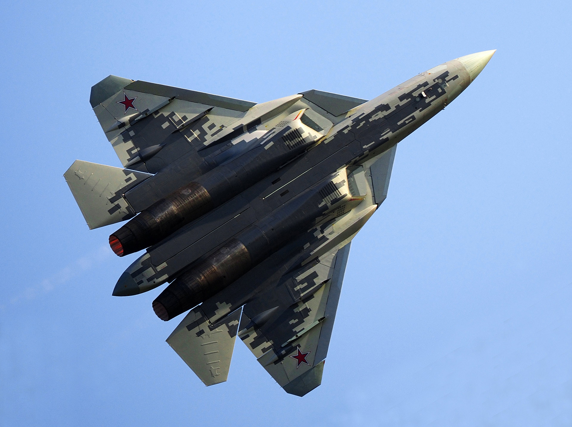 Су-57 (Т-50, ПАК ФА) в полёте. МАКС 2019. Su-57 (T-50, PAK FA) in Flight. MAKS 2019.
