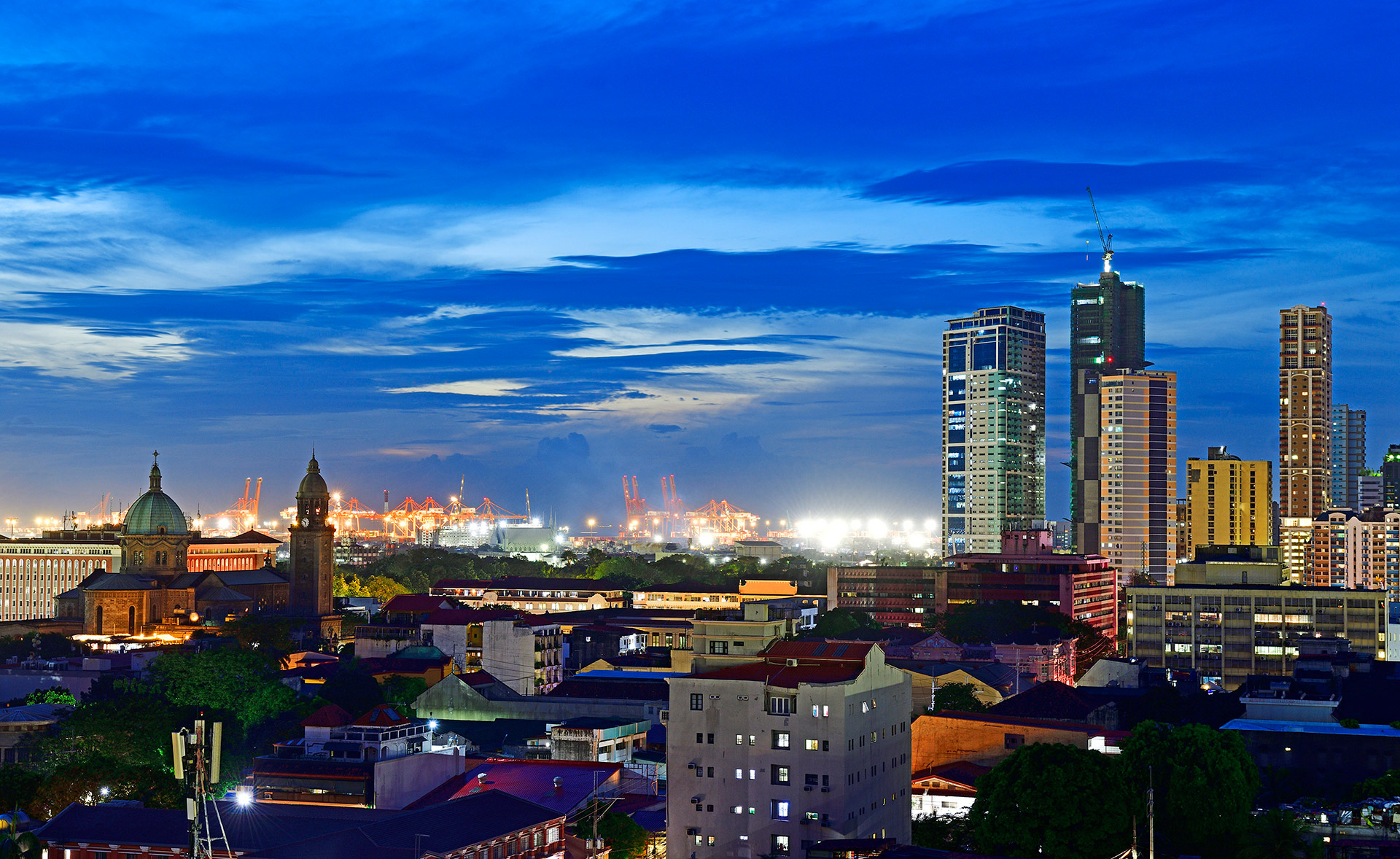 Манила в голубой час. Manila at blue hour.