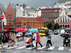 Пешеходы. Берген. Bergen. Rainy Pedestrians.