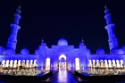 Мечеть шейха Зайда поздним вечером. Sheikh Zayed Grand Mosque late evening. Abu Dhabi. United Arab Emirates.