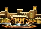 Дубай. Отель Аль Каср ночью. Al Qasr in Night.