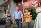 Стоят девченки, стоя...